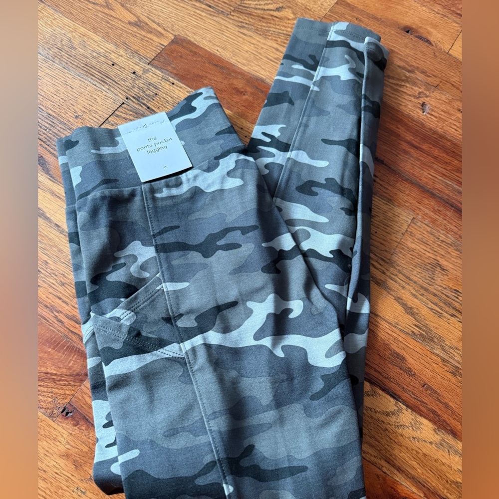 Lou & Grey Black‎ and Gray Camouflage Leggings